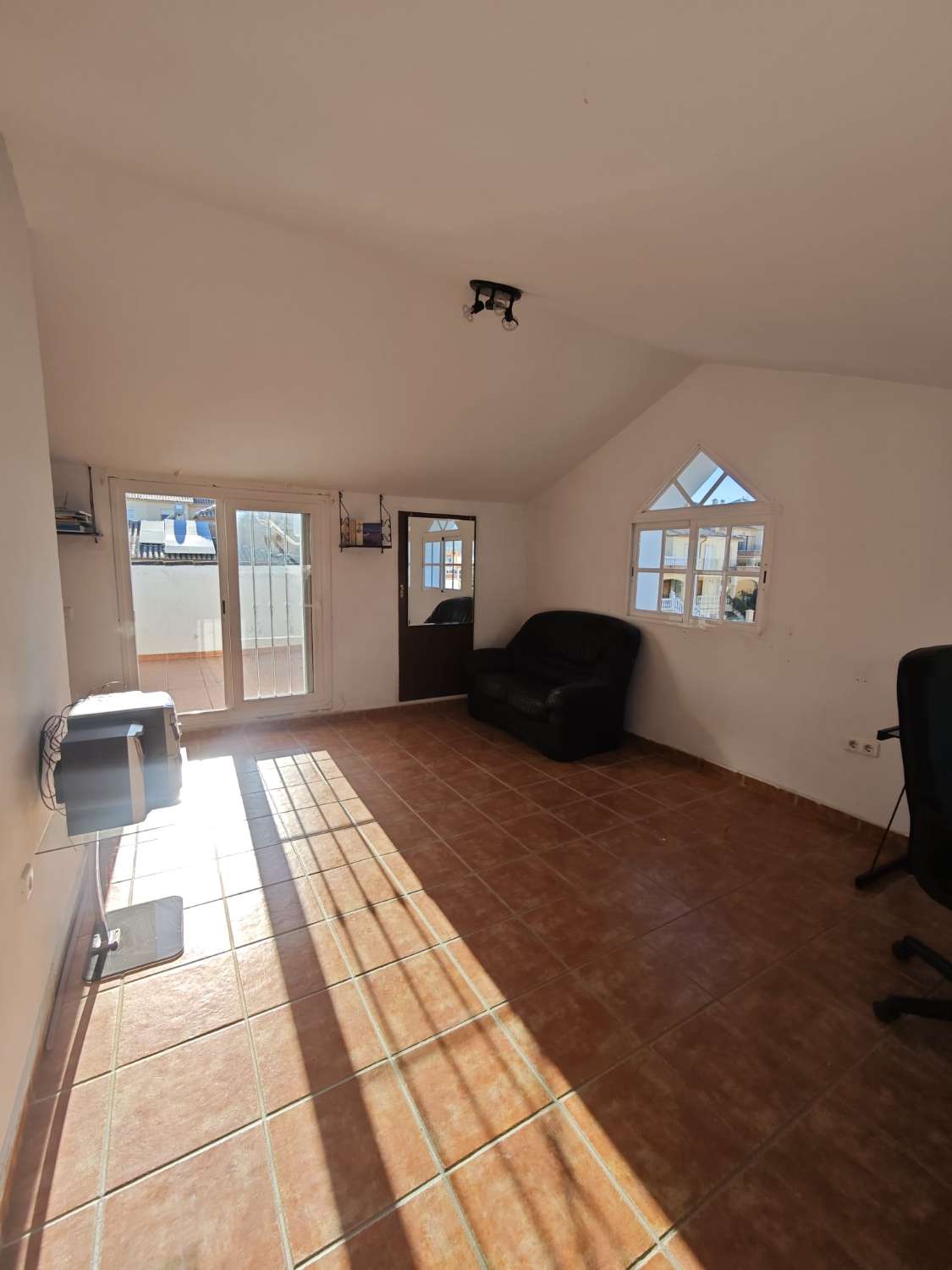 Grande maison jumelée d’angle à vendre