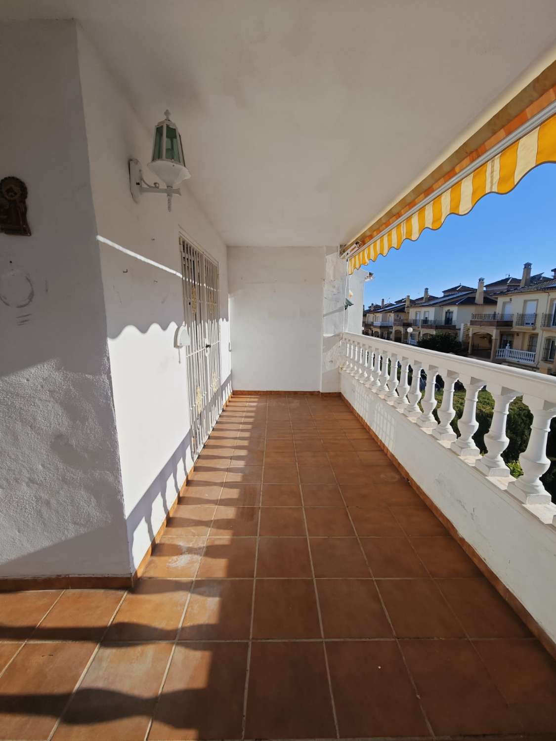 Grande maison jumelée d’angle à vendre