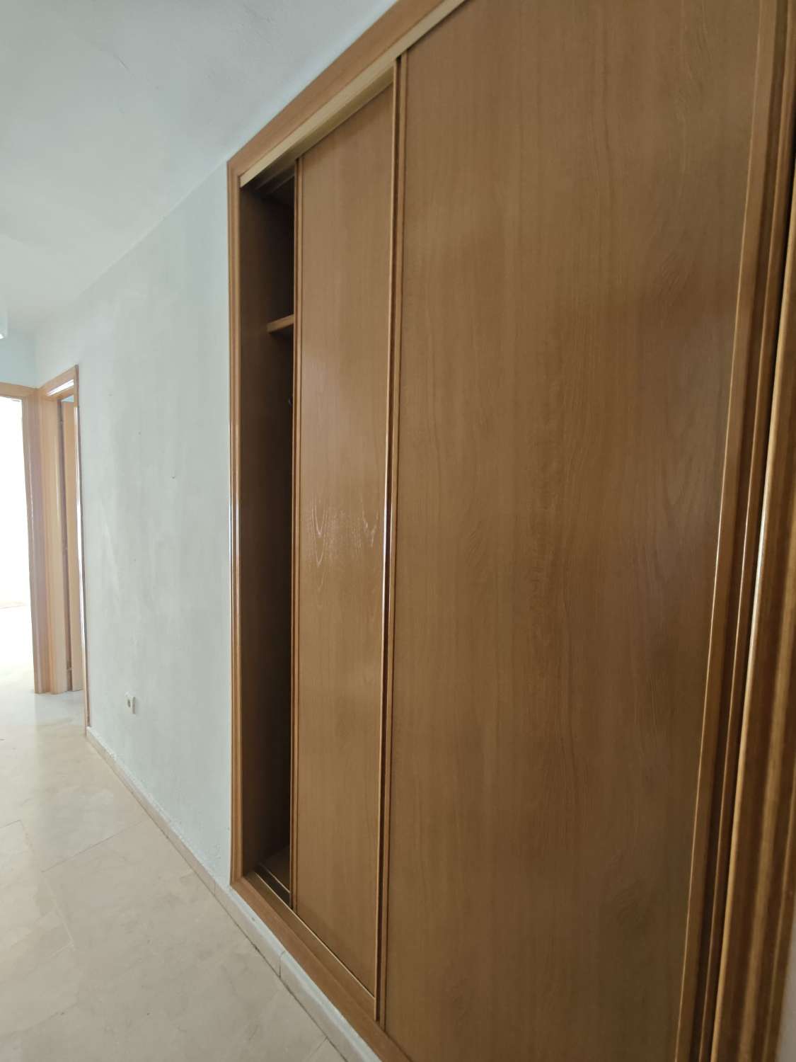 Grande maison jumelée d’angle à vendre