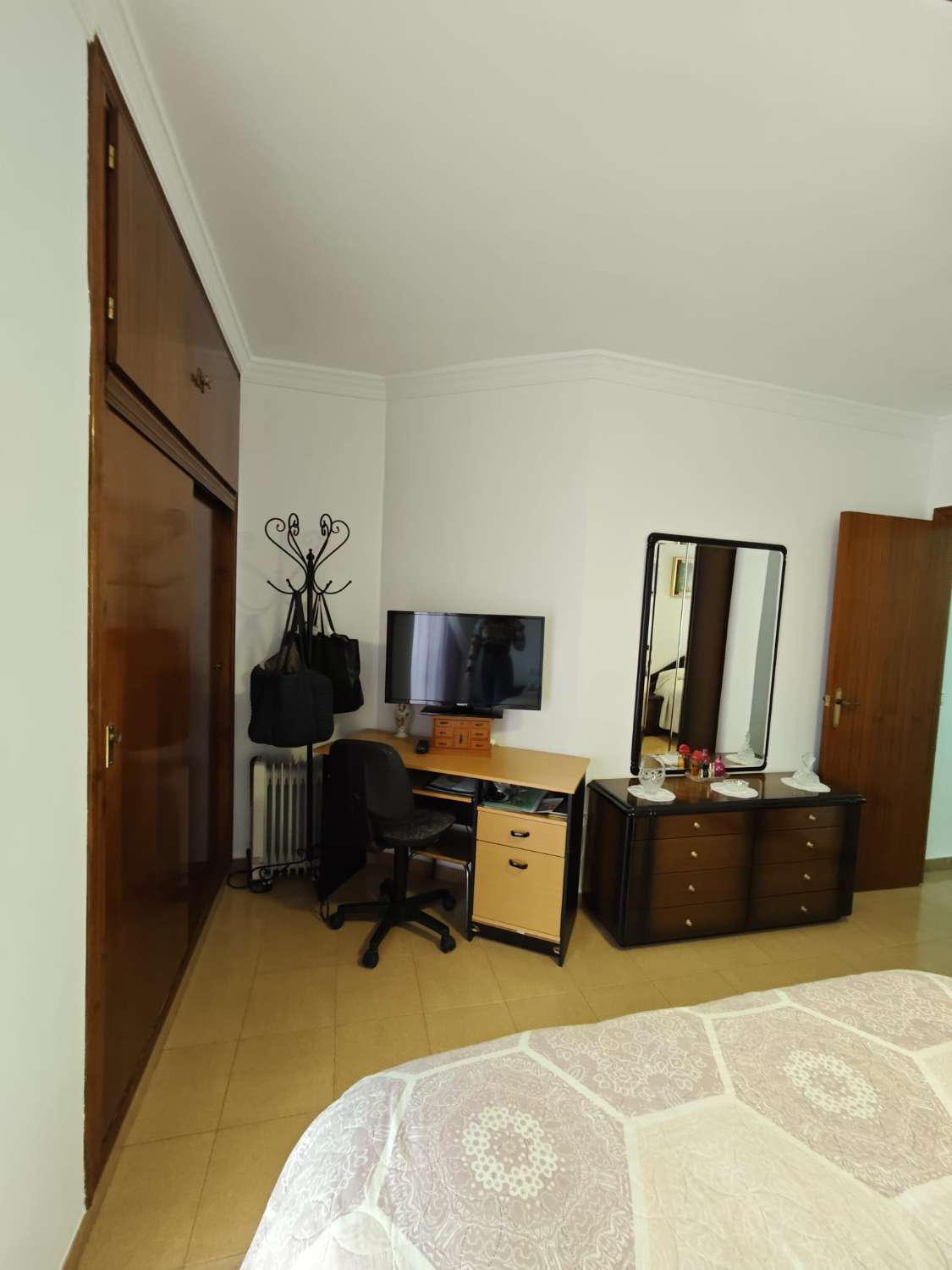 Amplio y luminoso piso en Algarrobo pueblo