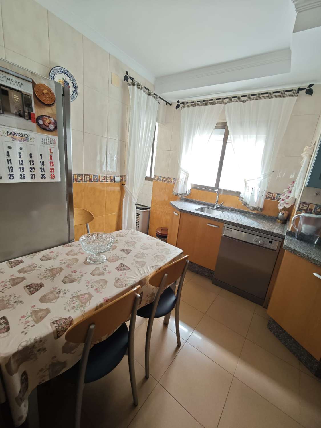 Amplio y luminoso piso en Algarrobo pueblo