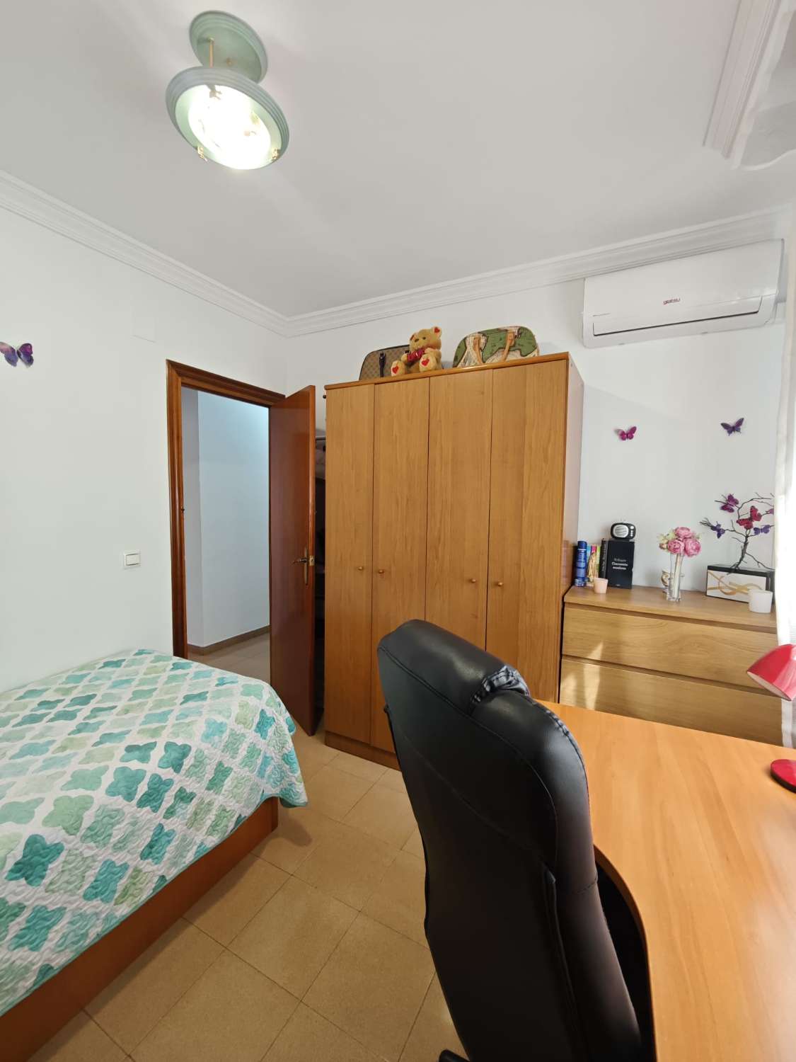 Amplio y luminoso piso en Algarrobo pueblo