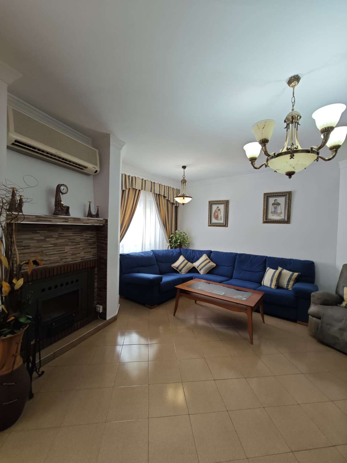 Amplio y luminoso piso en Algarrobo pueblo