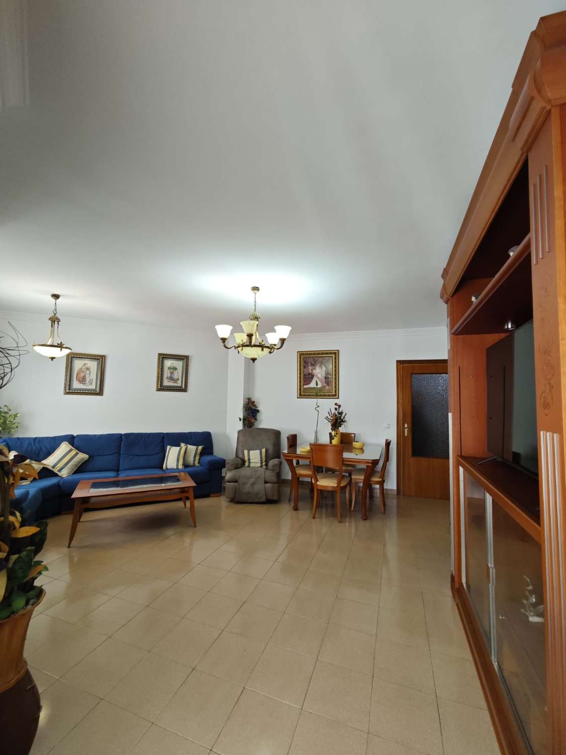 Amplio y luminoso piso en Algarrobo pueblo