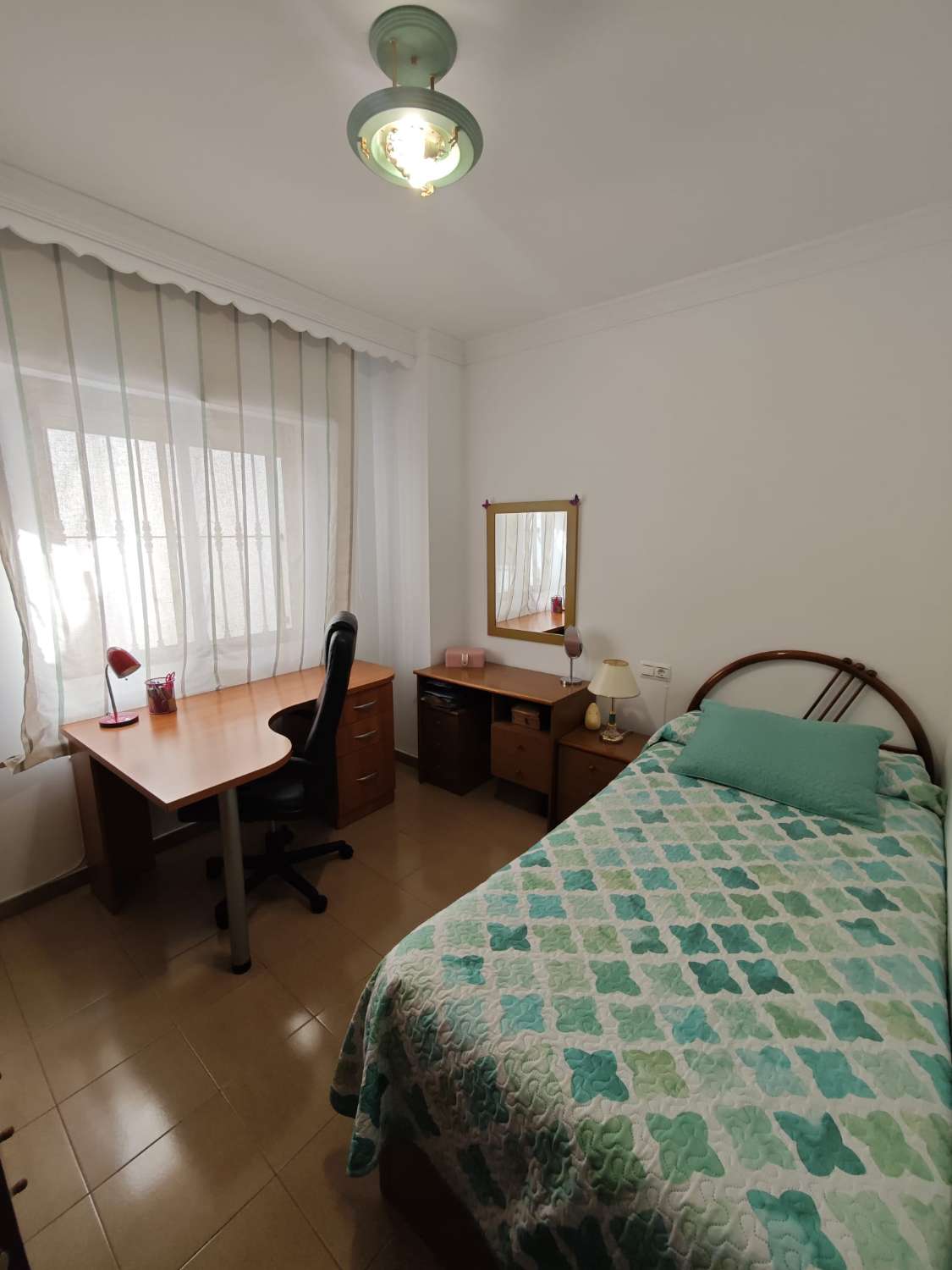 Amplio y luminoso piso en Algarrobo pueblo