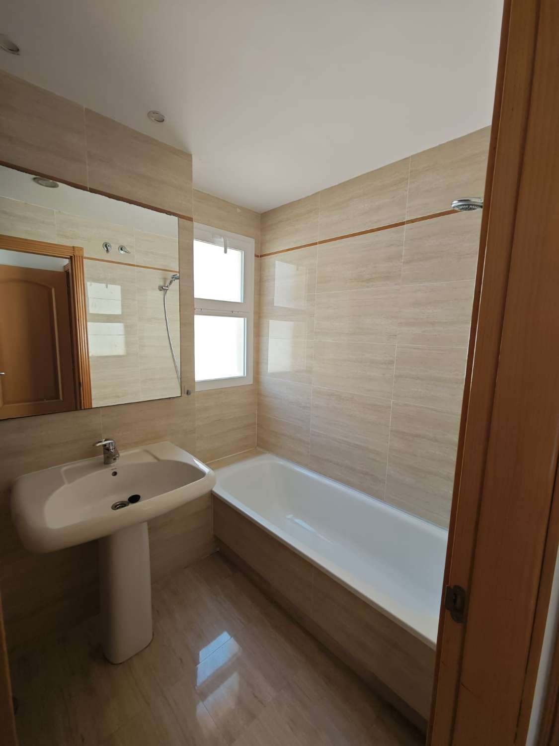 Estupendo piso  con terraza en Baviera Golf