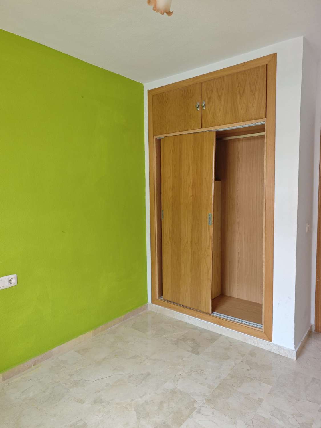 Amplio piso en Baviera Golf con terraza, parking y zonas comunes