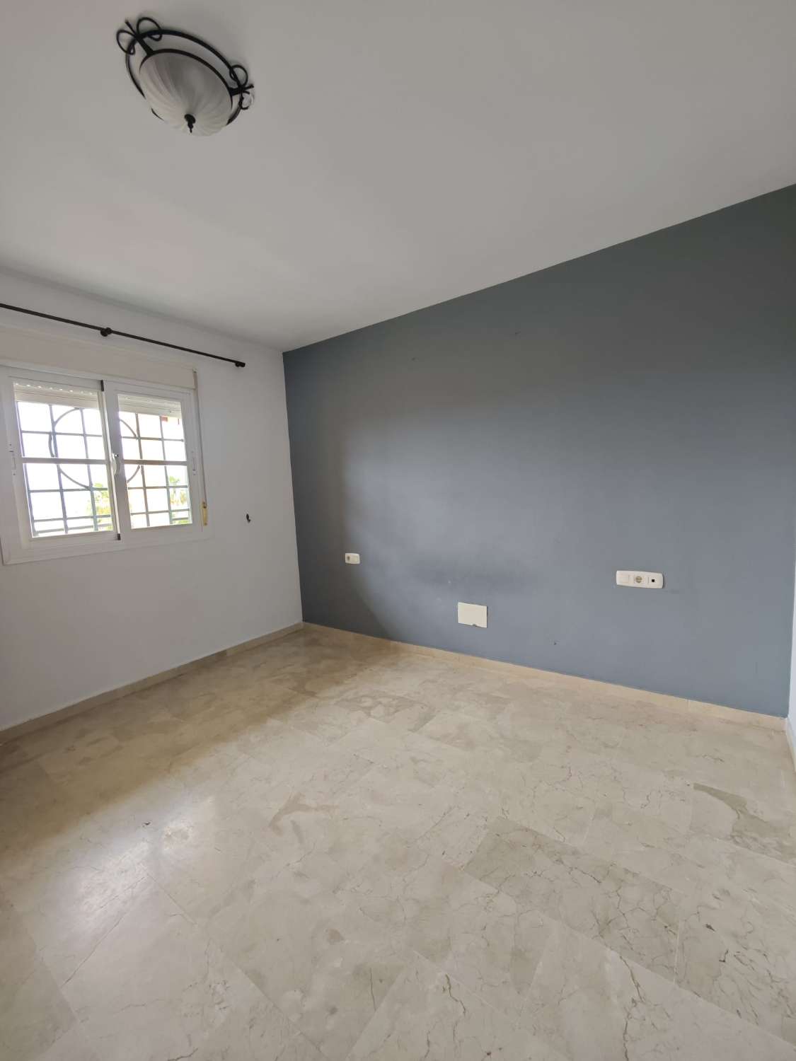 Amplio piso en Baviera Golf con terraza, parking y zonas comunes