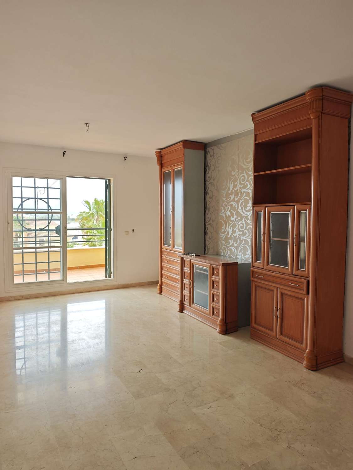 Amplio piso en Baviera Golf con terraza, parking y zonas comunes