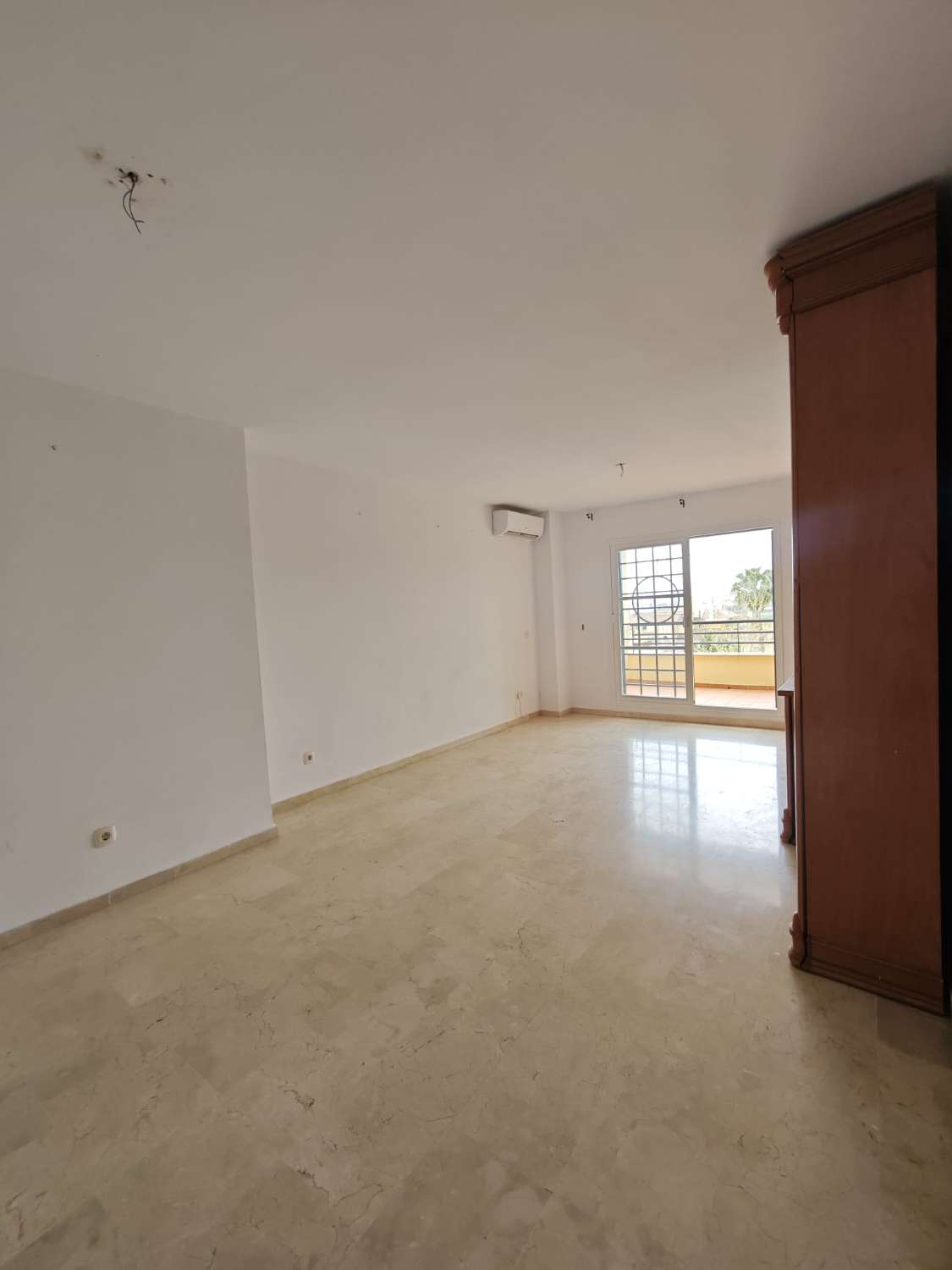 Amplio piso en Baviera Golf con terraza, parking y zonas comunes