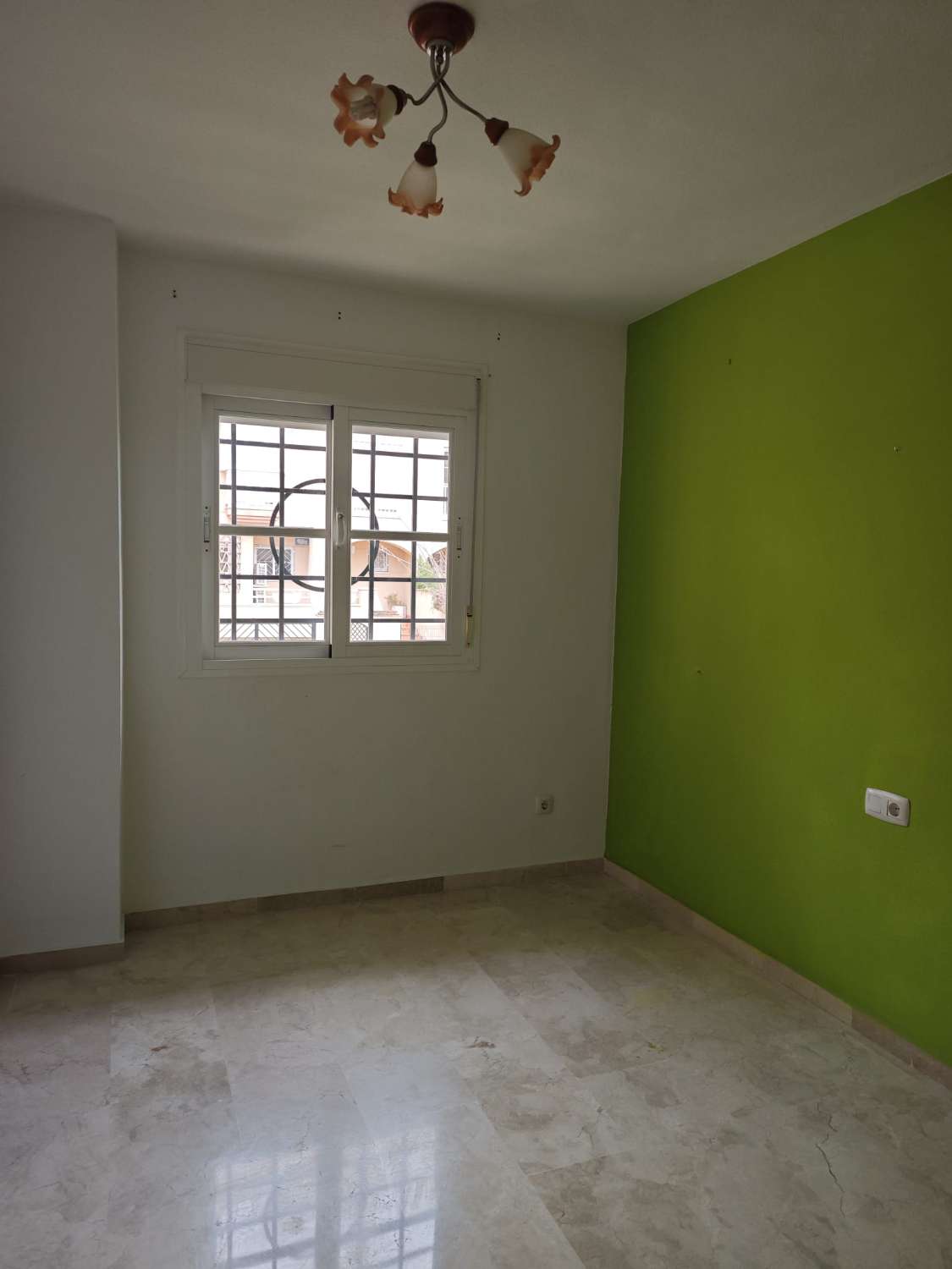 Amplio piso en Baviera Golf con terraza, parking y zonas comunes