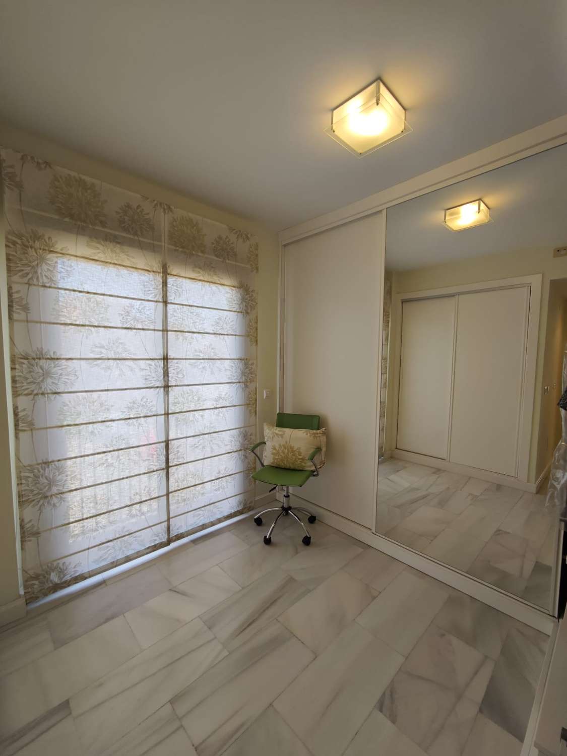 El Tomillar 阳台上的双拼顶层公寓