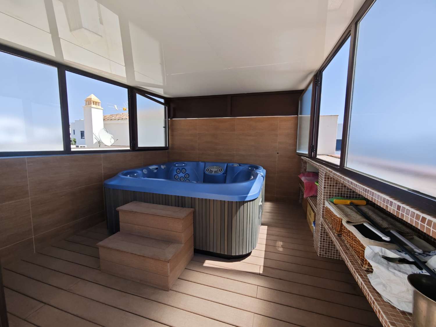 El Tomillar 阳台上的双拼顶层公寓