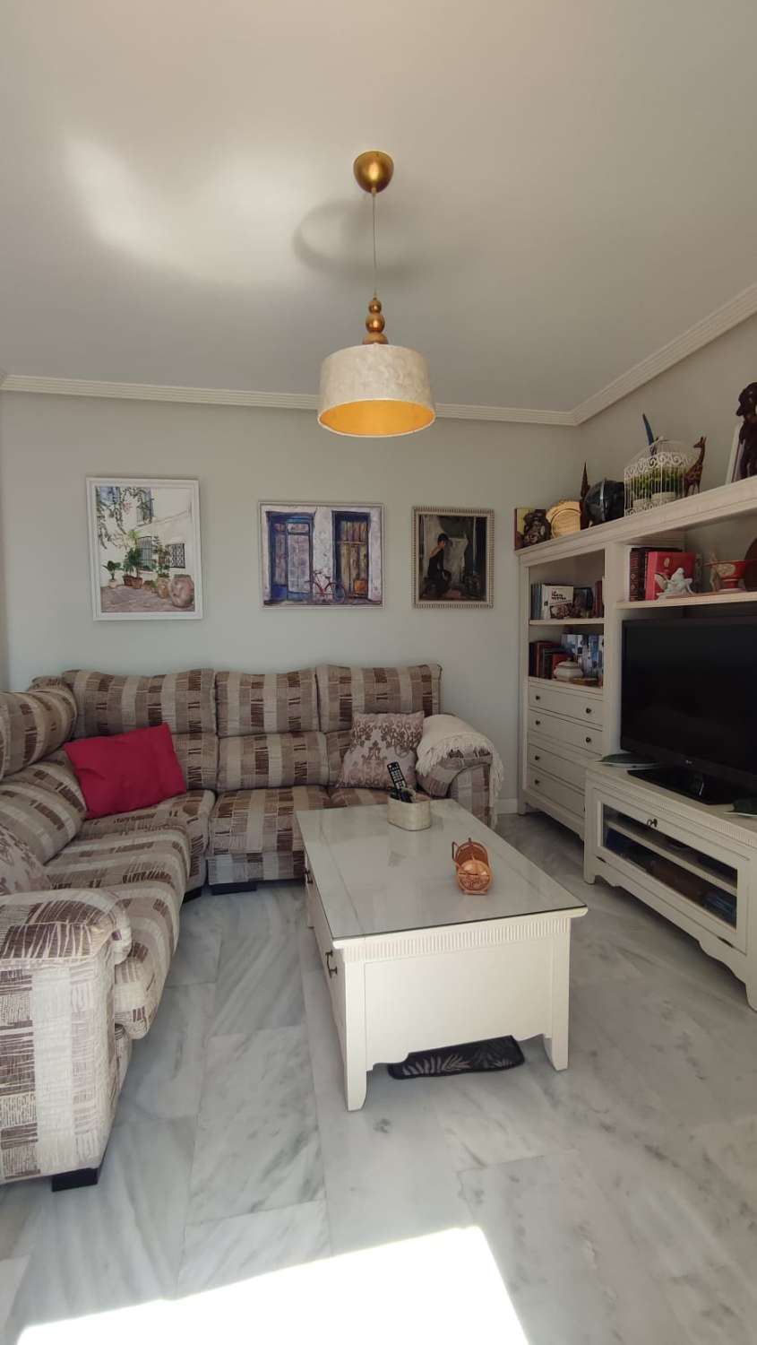 El Tomillar 阳台上的双拼顶层公寓