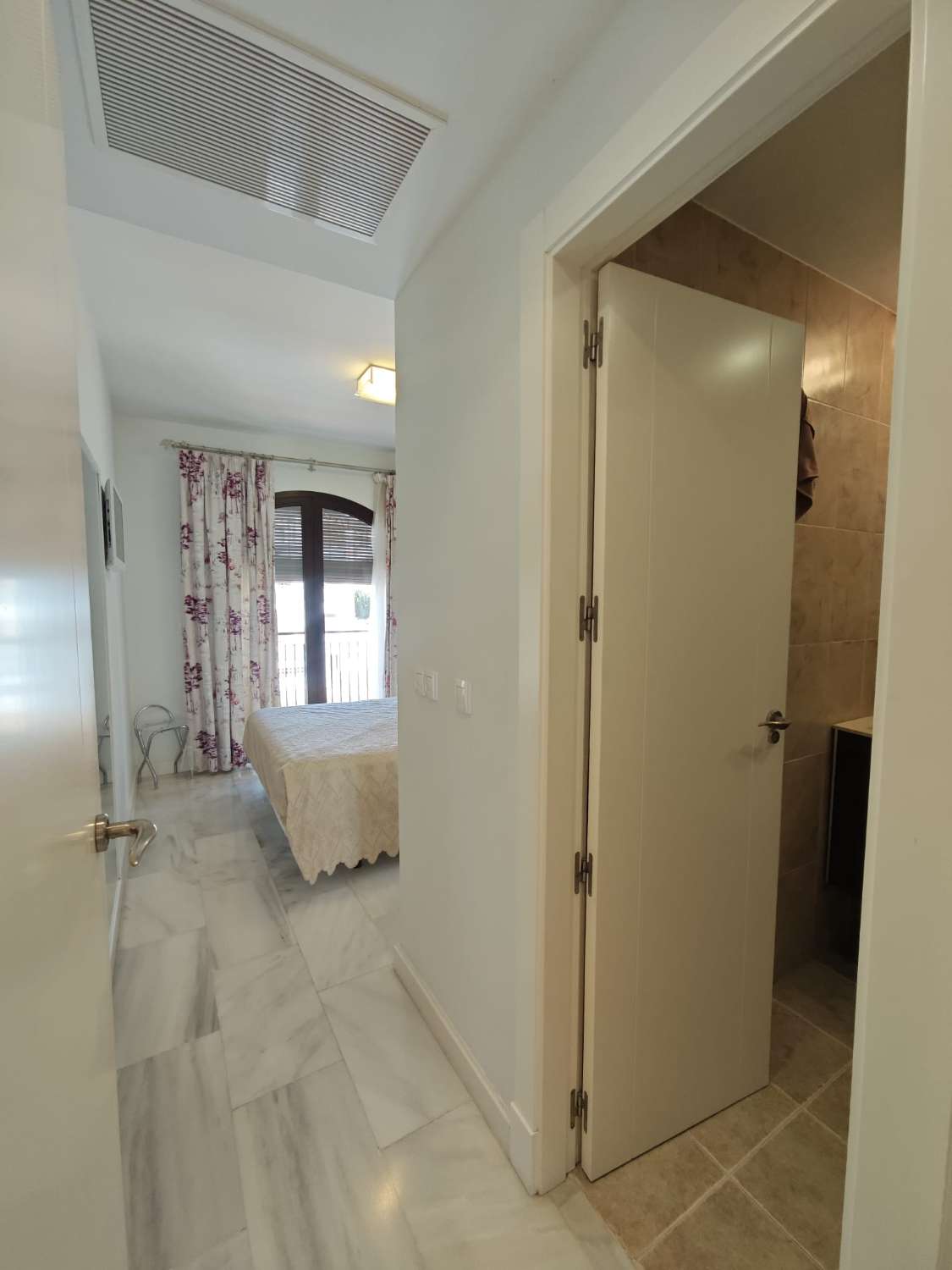 El Tomillar 阳台上的双拼顶层公寓