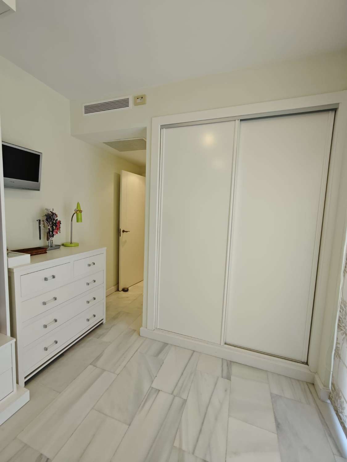 El Tomillar 阳台上的双拼顶层公寓