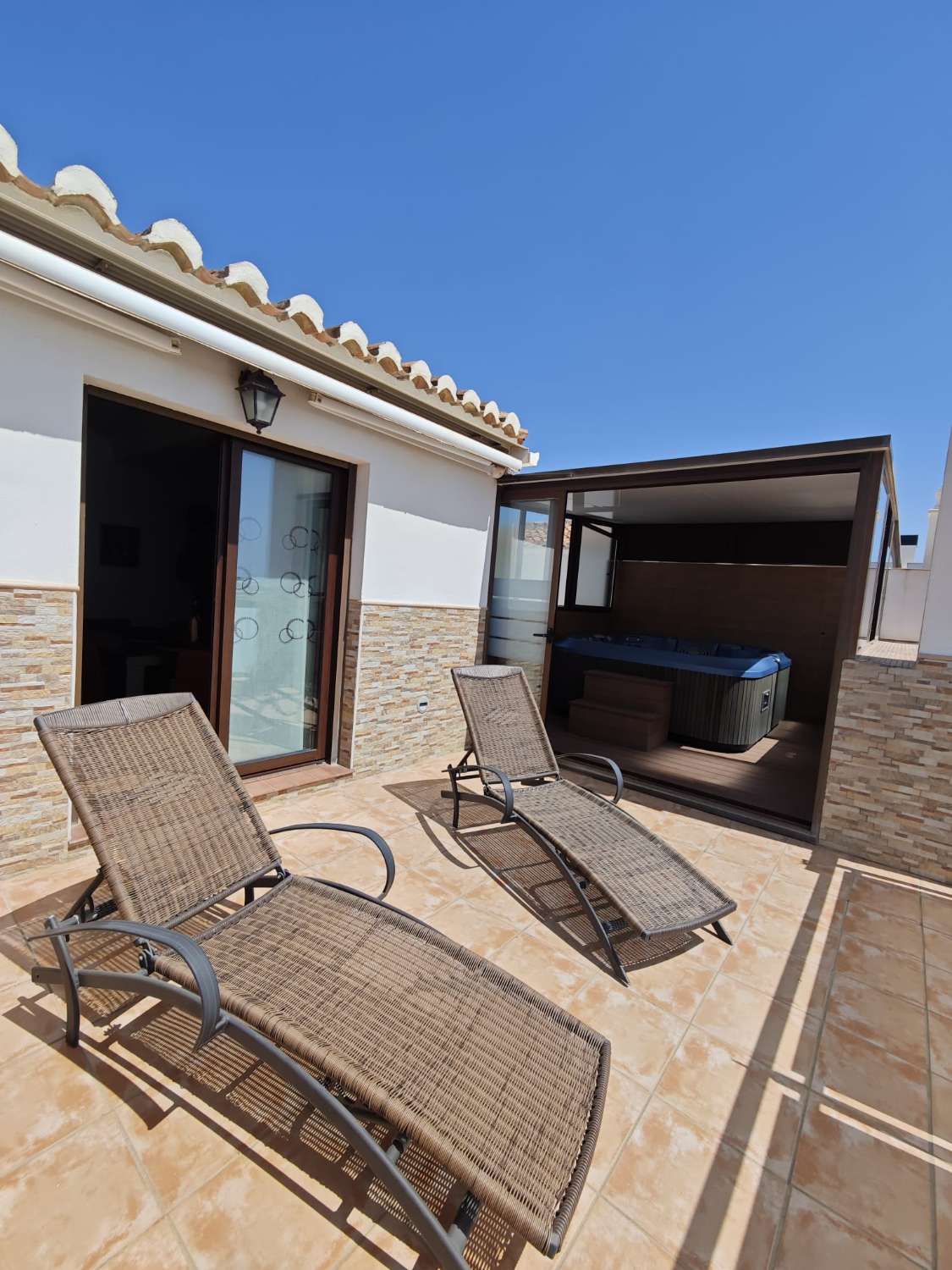 El Tomillar 阳台上的双拼顶层公寓