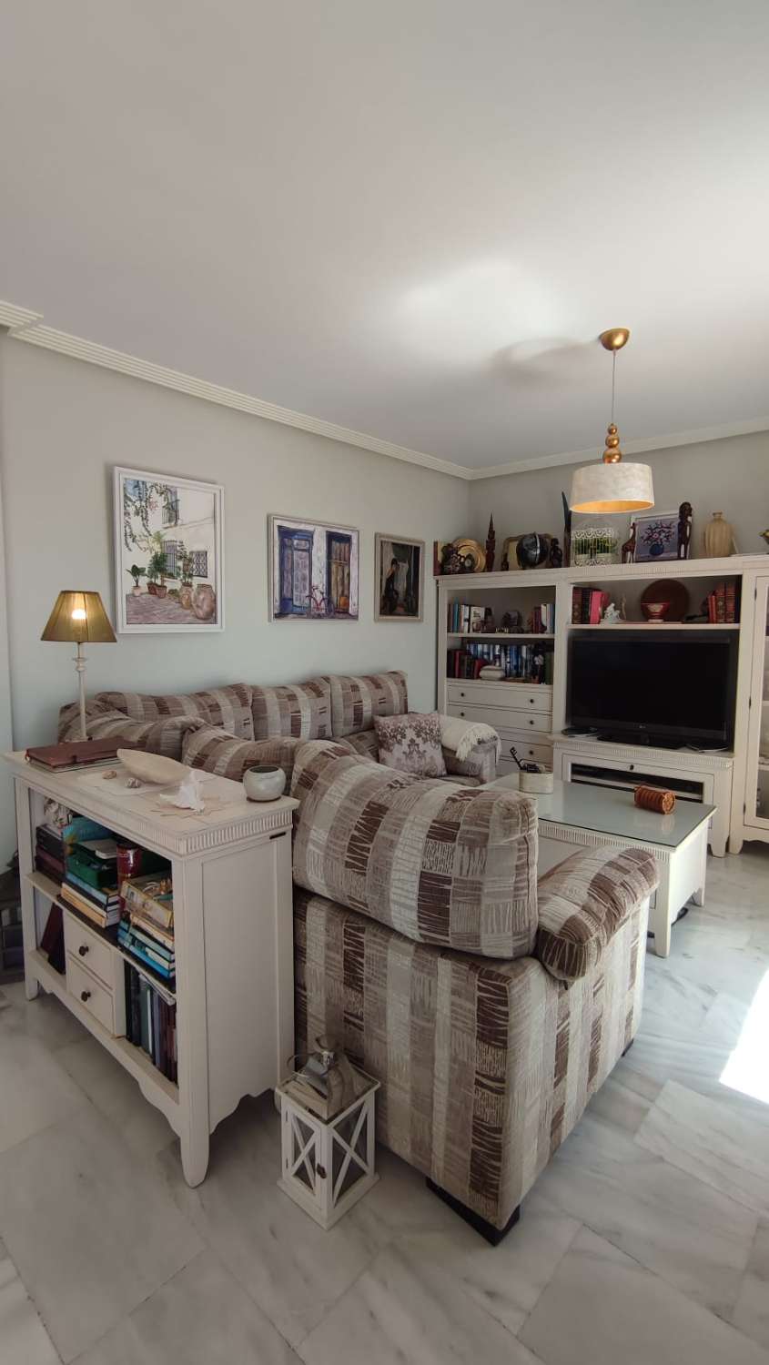 El Tomillar 阳台上的双拼顶层公寓