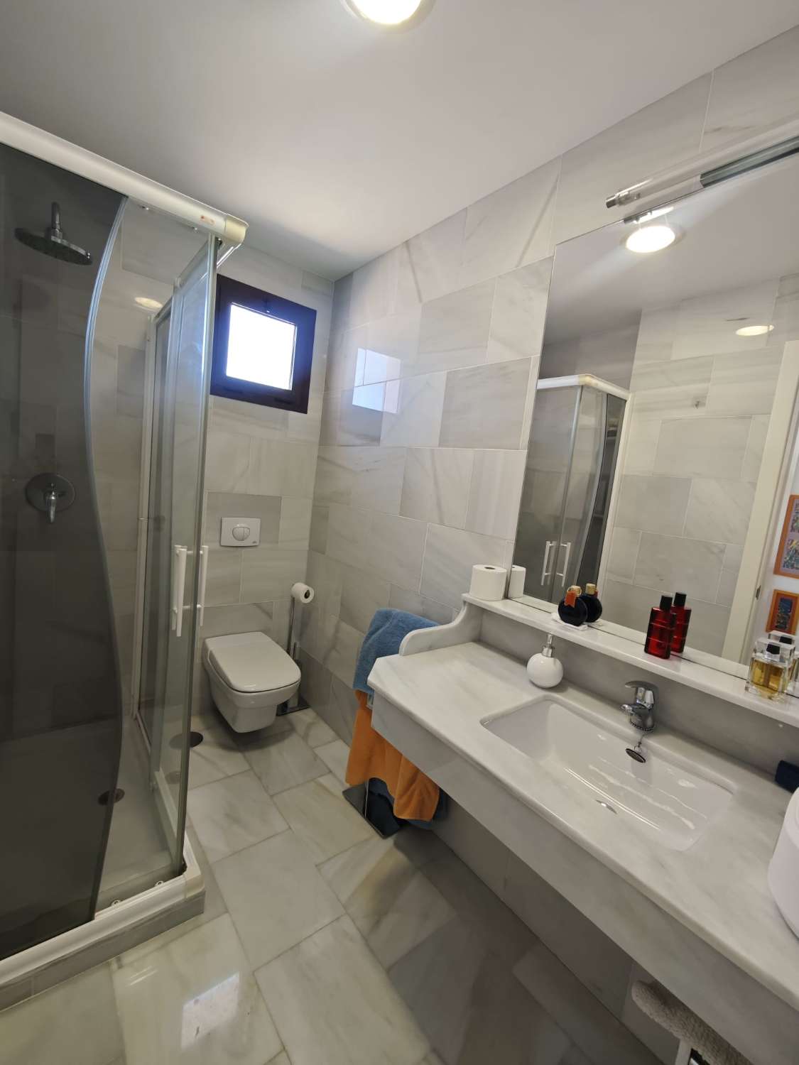 El Tomillar 阳台上的双拼顶层公寓