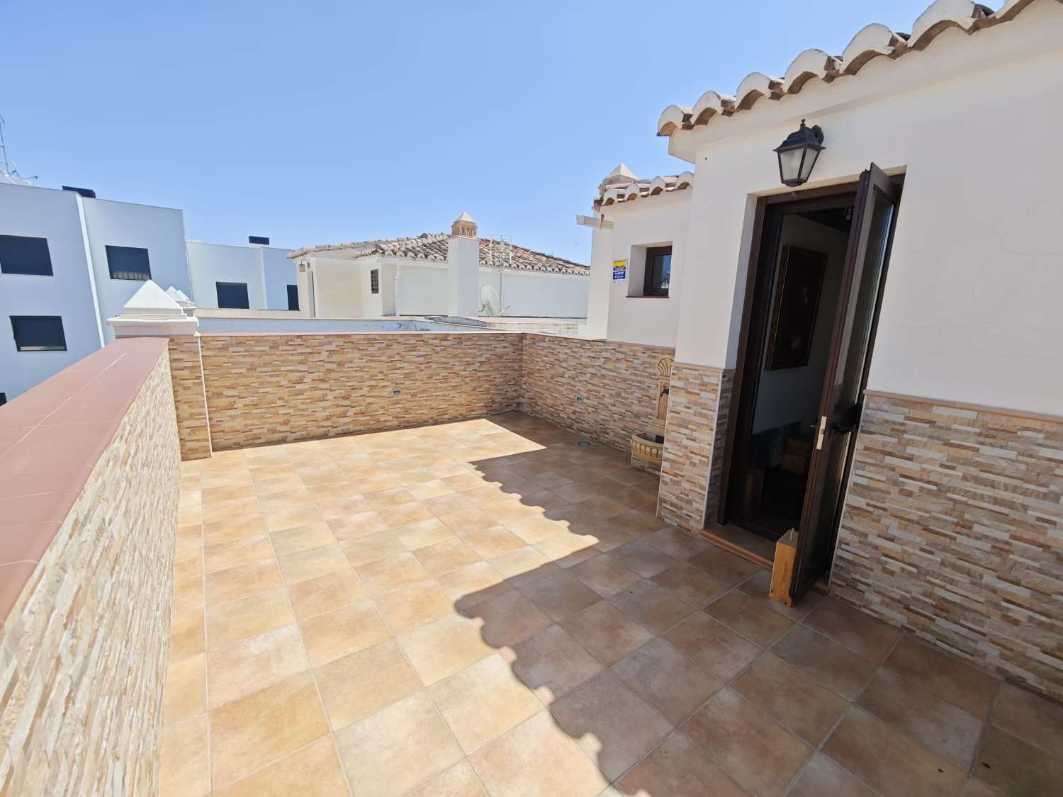 El Tomillar 阳台上的双拼顶层公寓