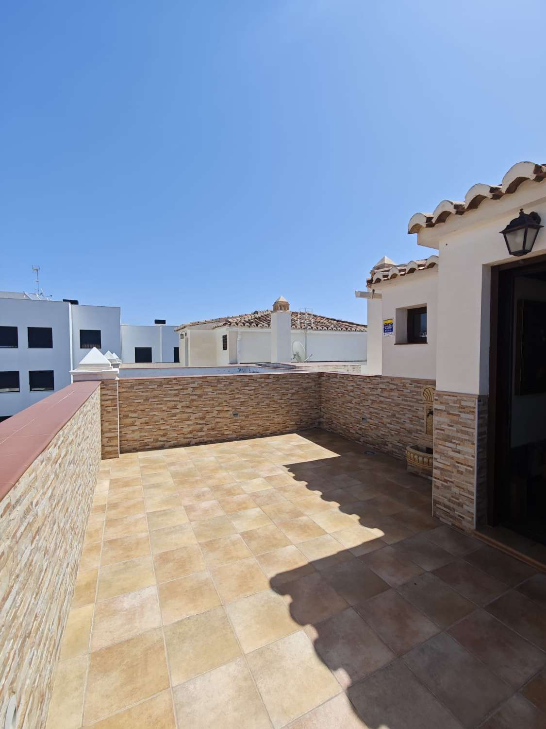 El Tomillar 阳台上的双拼顶层公寓