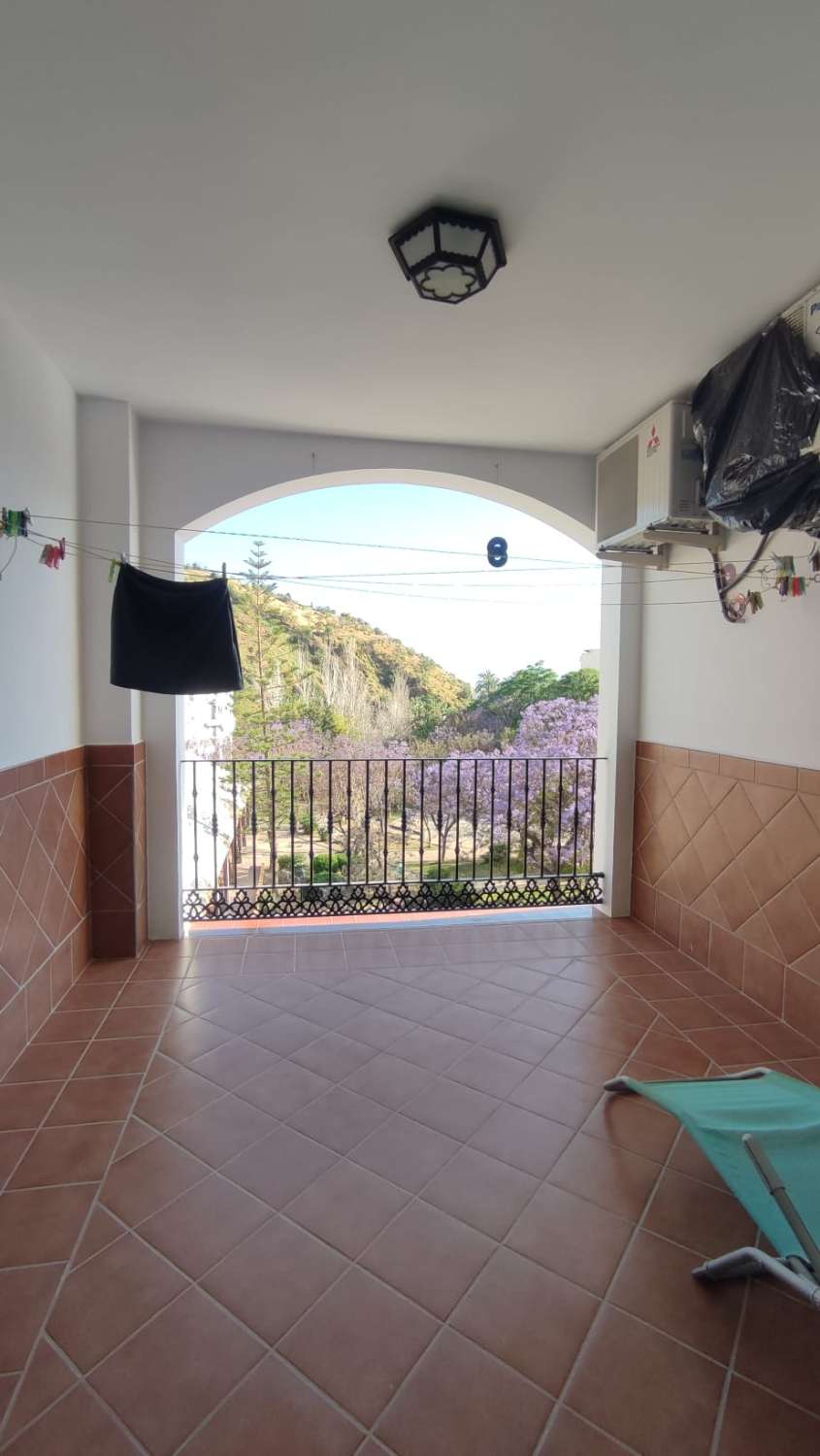Haus zum Verkauf im Dorf Algarrobo.