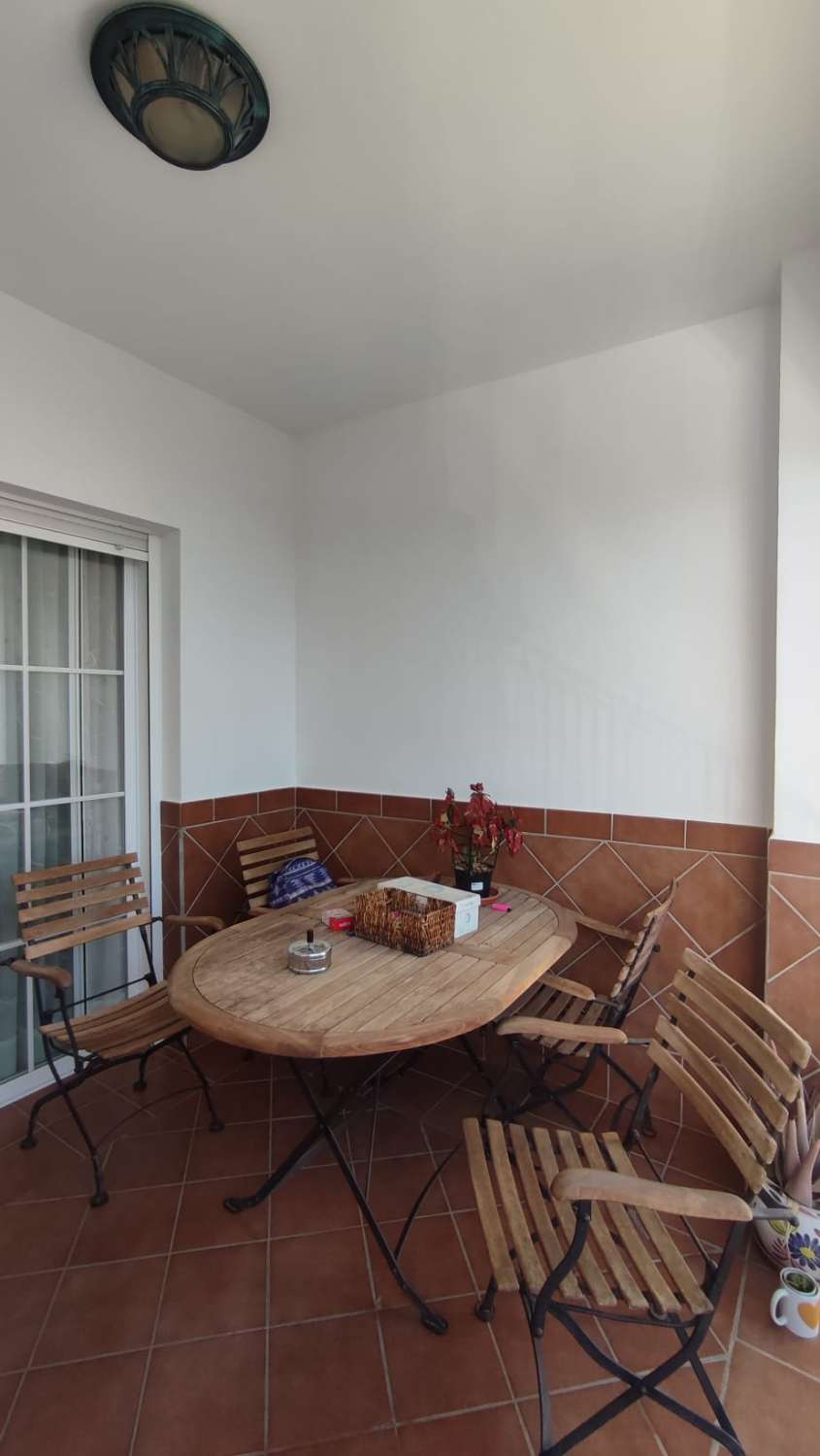 Haus zum Verkauf im Dorf Algarrobo.