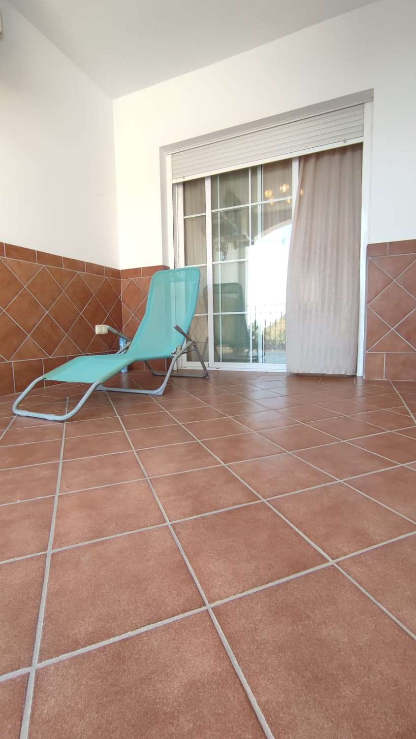 Haus zum Verkauf im Dorf Algarrobo.