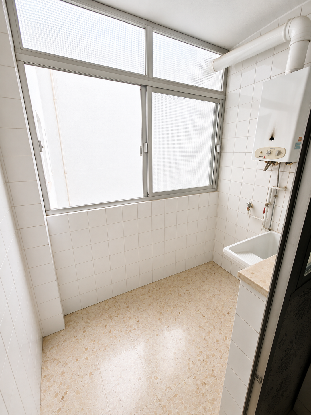 RUIM APPARTEMENT TE KOOP IN HET CENTRUM VAN TORRE DEL MAR