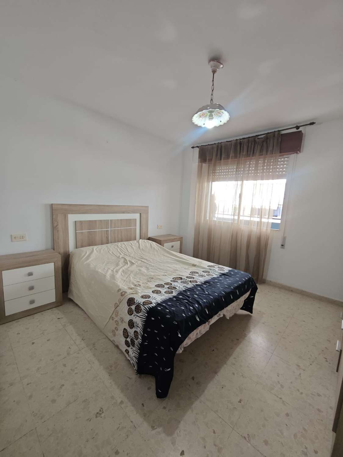 RUIM APPARTEMENT TE KOOP IN HET CENTRUM VAN TORRE DEL MAR