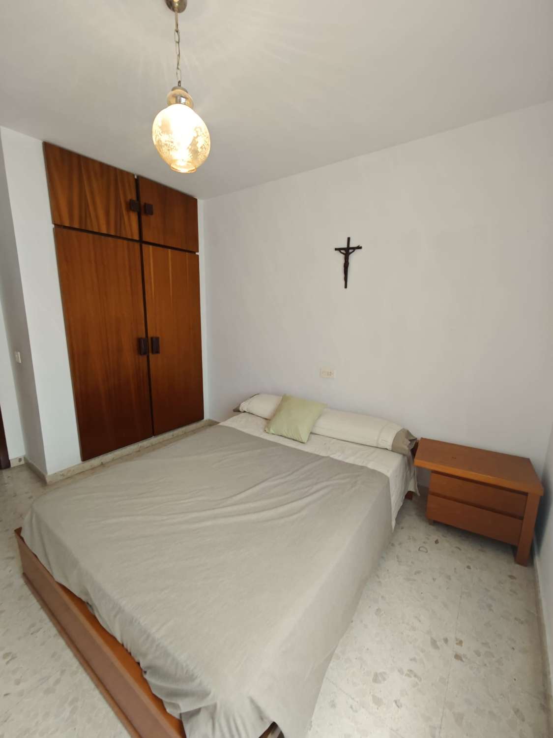 RUIM APPARTEMENT TE KOOP IN HET CENTRUM VAN TORRE DEL MAR