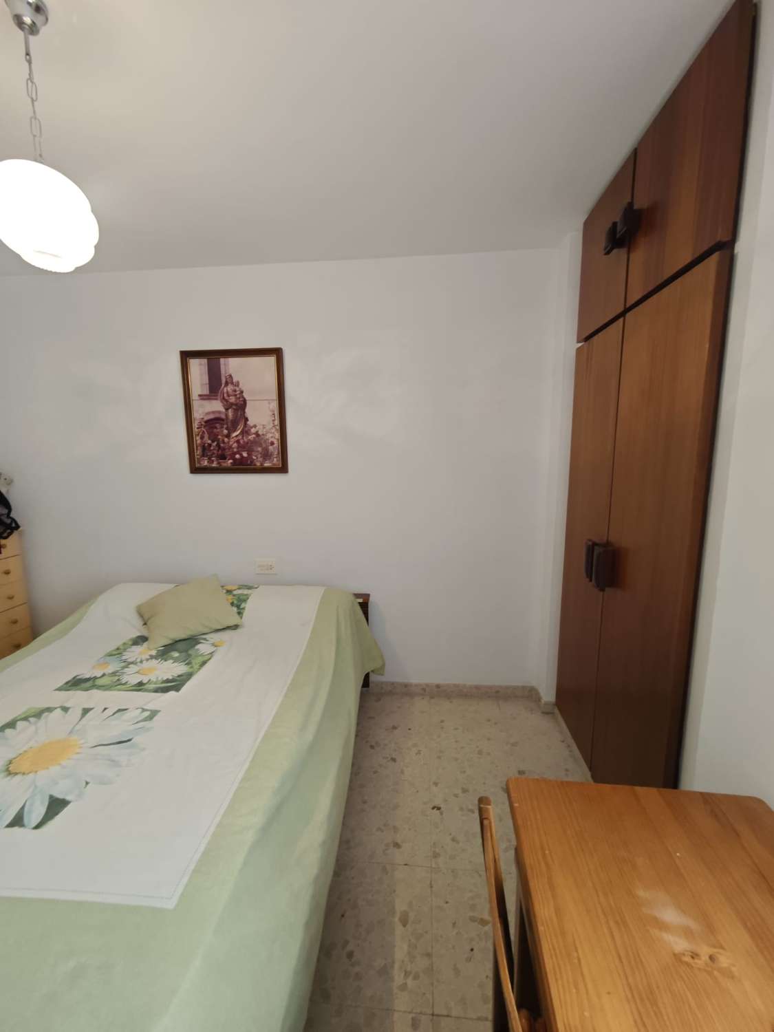 RUIM APPARTEMENT TE KOOP IN HET CENTRUM VAN TORRE DEL MAR