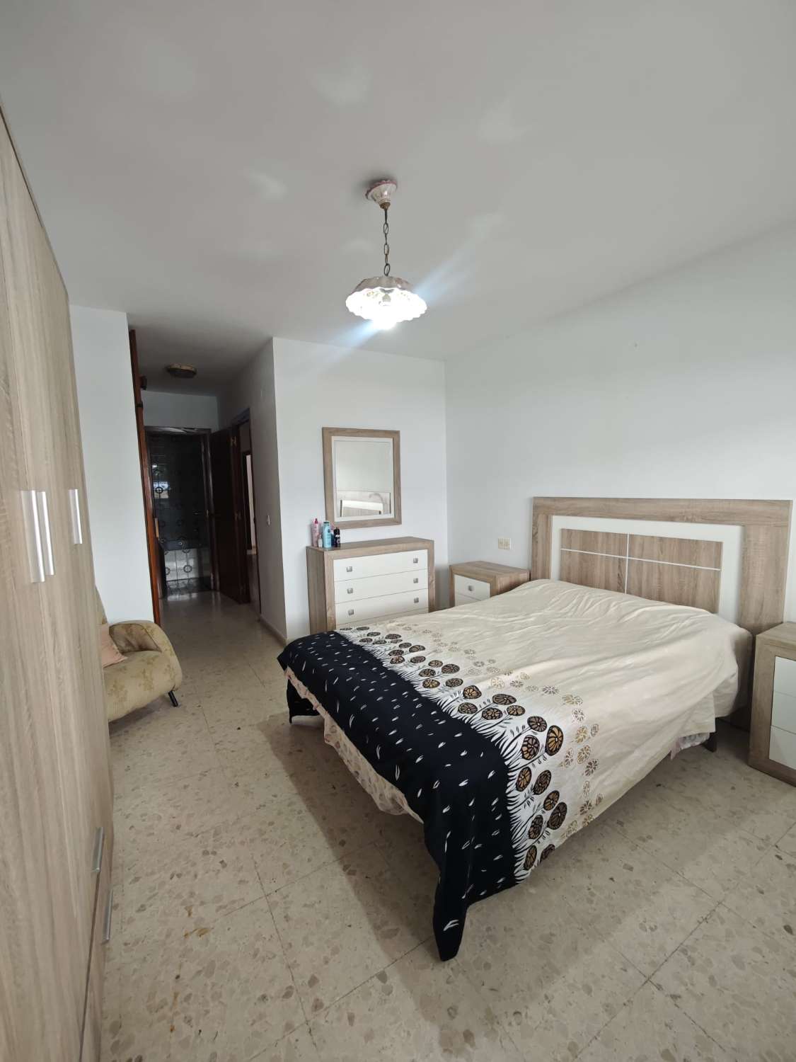 RUIM APPARTEMENT TE KOOP IN HET CENTRUM VAN TORRE DEL MAR
