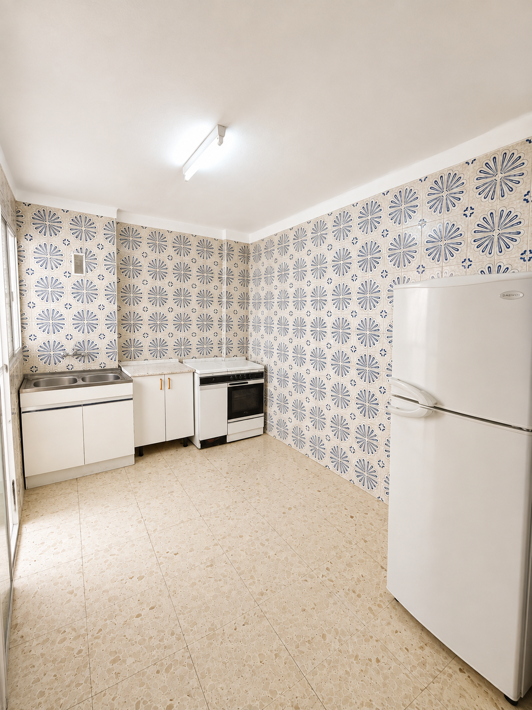 RUIM APPARTEMENT TE KOOP IN HET CENTRUM VAN TORRE DEL MAR