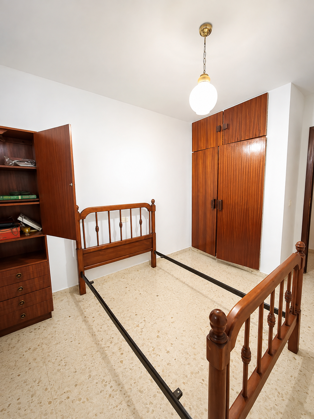 RUIM APPARTEMENT TE KOOP IN HET CENTRUM VAN TORRE DEL MAR