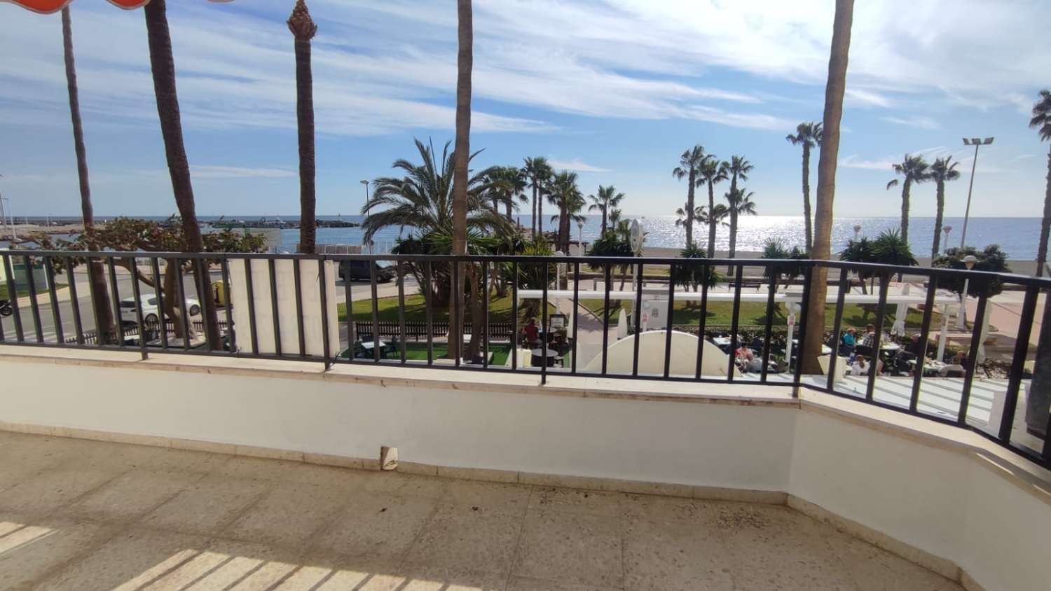 PISO EN VENTA CALETA DE VELEZ