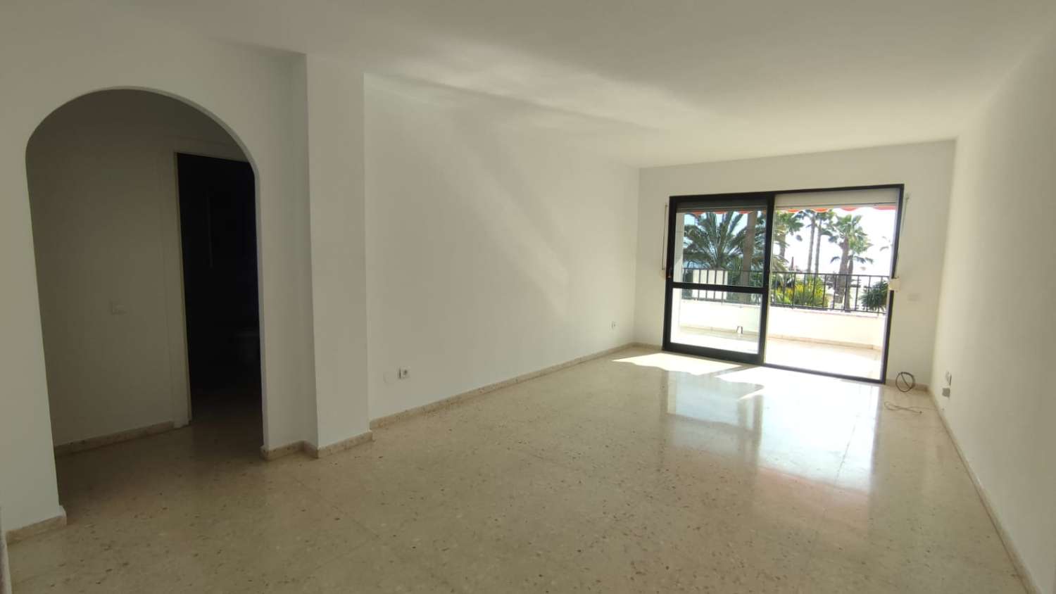PISO EN VENTA CALETA DE VELEZ
