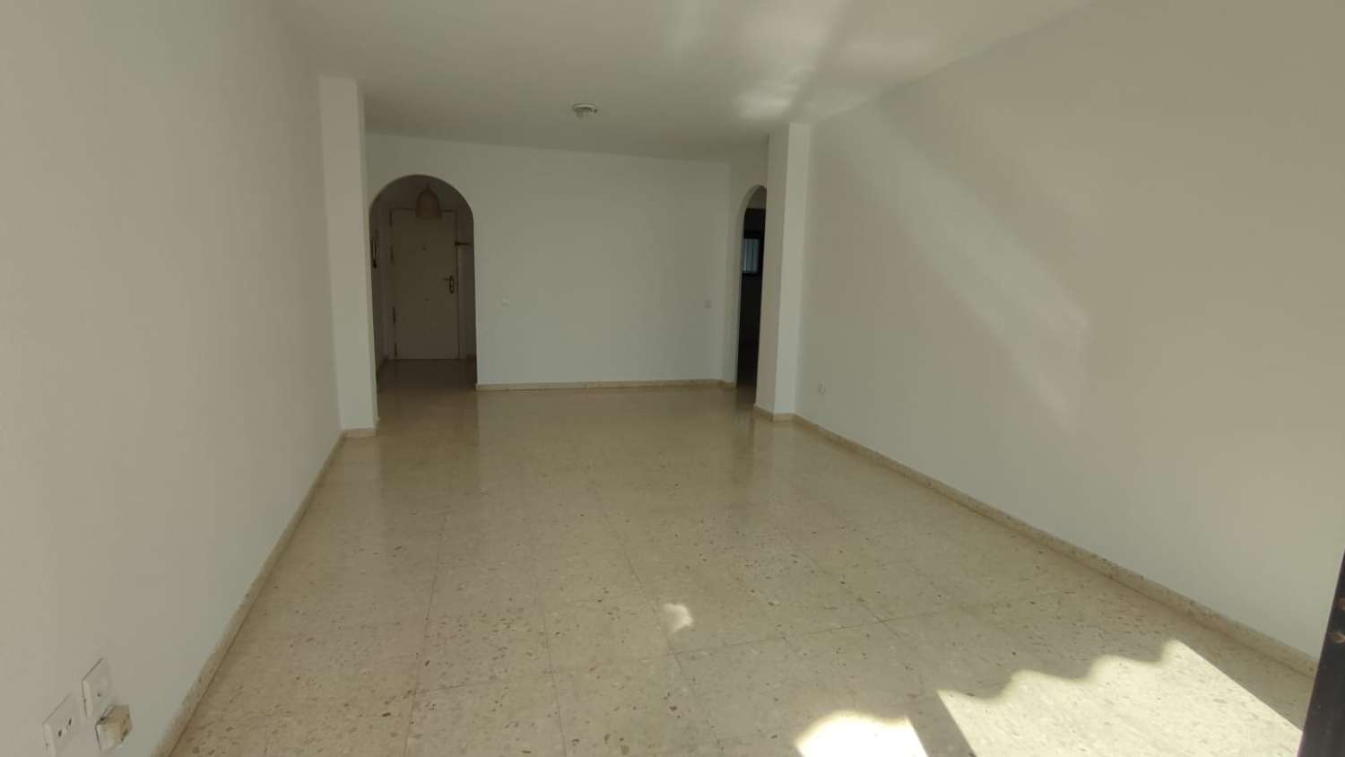PISO EN VENTA CALETA DE VELEZ