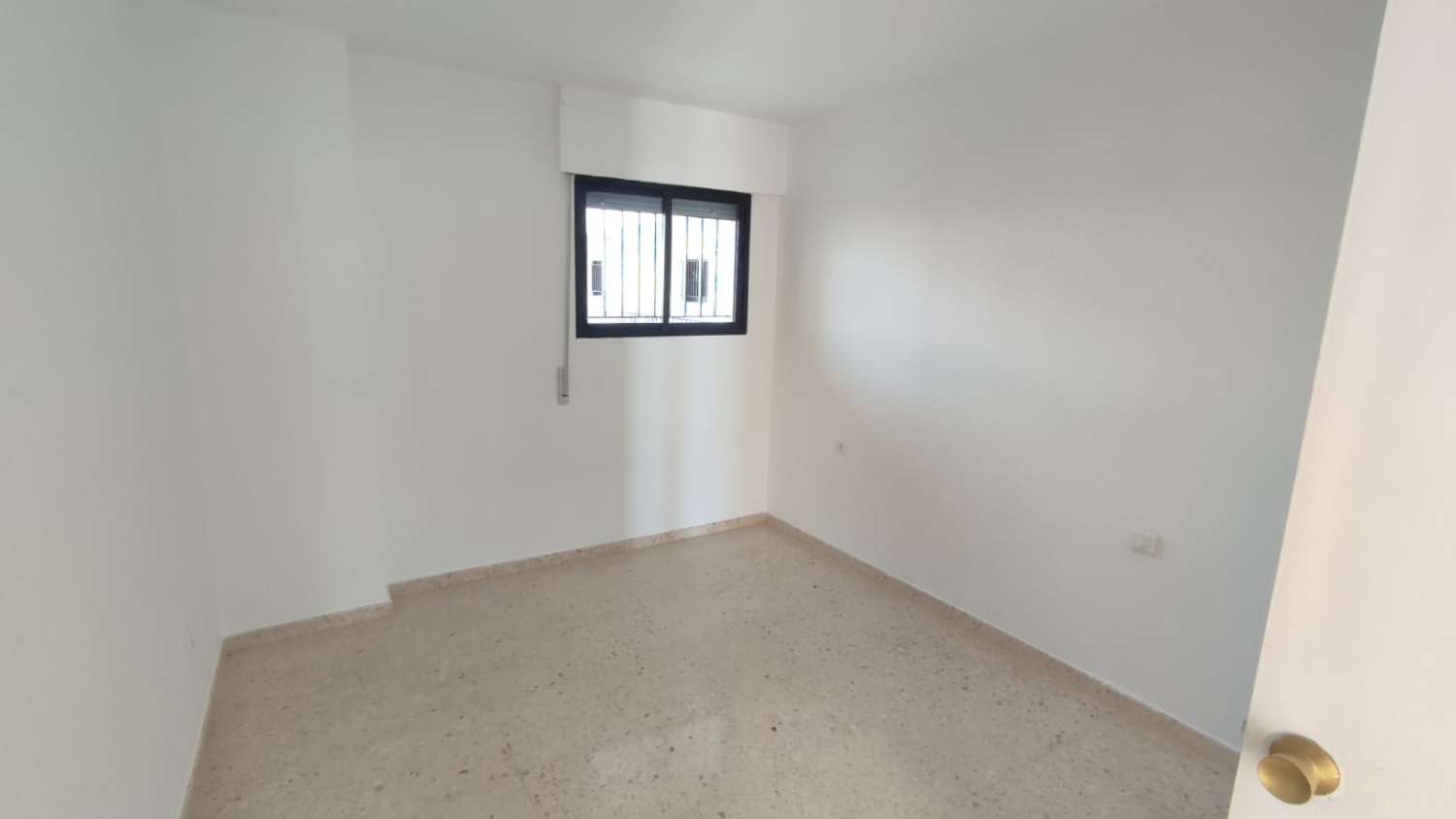 PISO EN VENTA CALETA DE VELEZ
