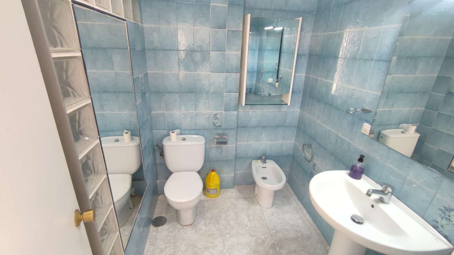 PISO EN VENTA CALETA DE VELEZ