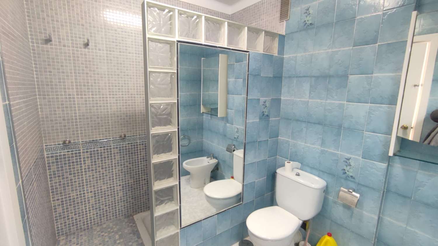 PISO EN VENTA CALETA DE VELEZ