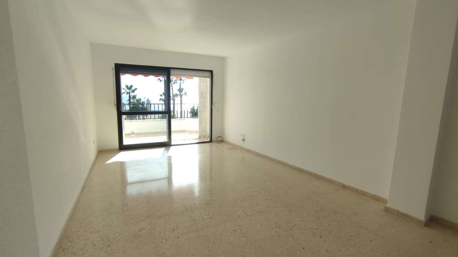 PISO EN VENTA CALETA DE VELEZ