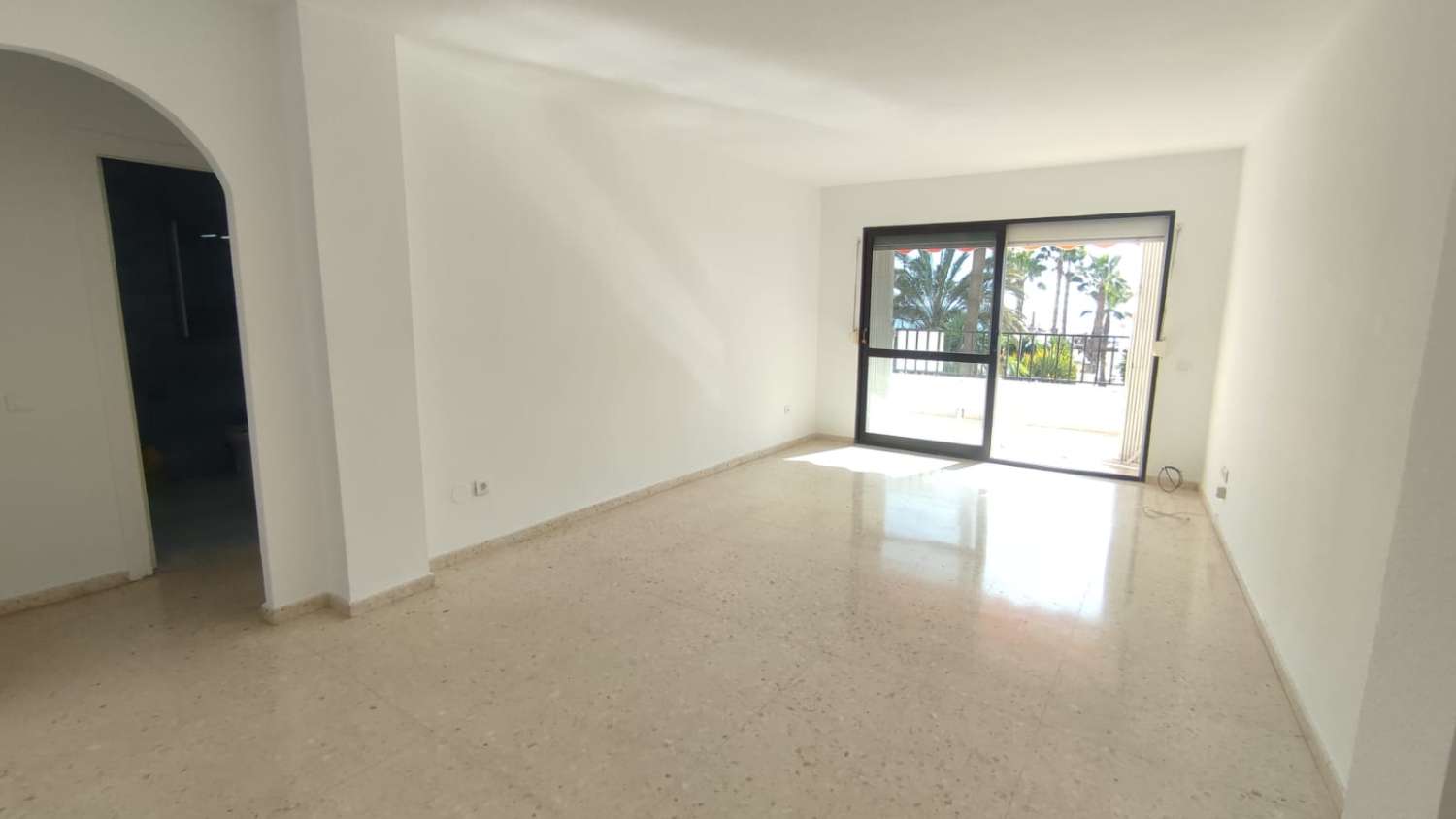 PISO EN VENTA CALETA DE VELEZ