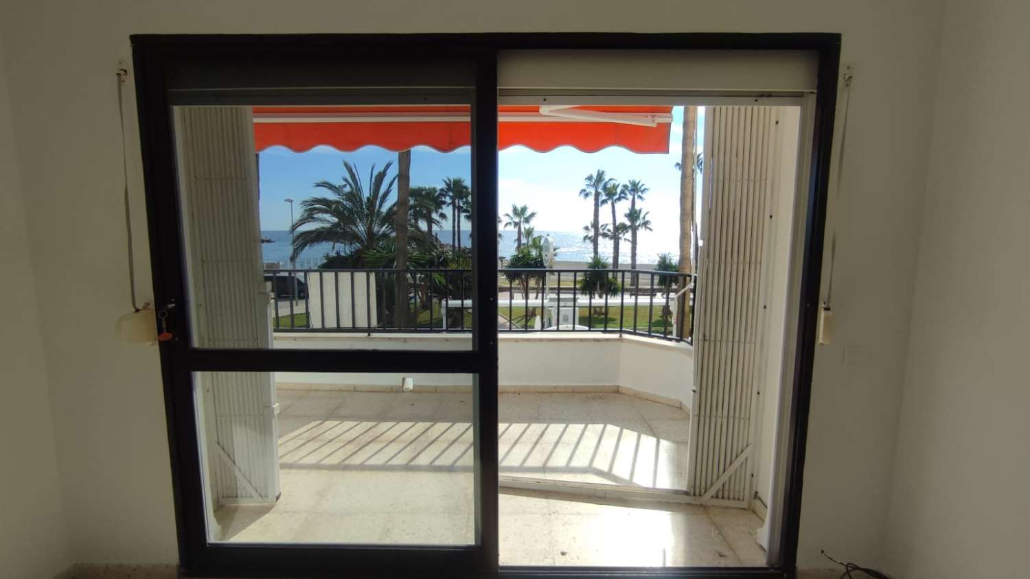 PISO EN VENTA CALETA DE VELEZ